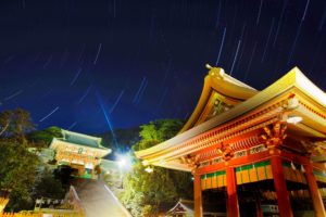 夜の鶴岡八幡宮