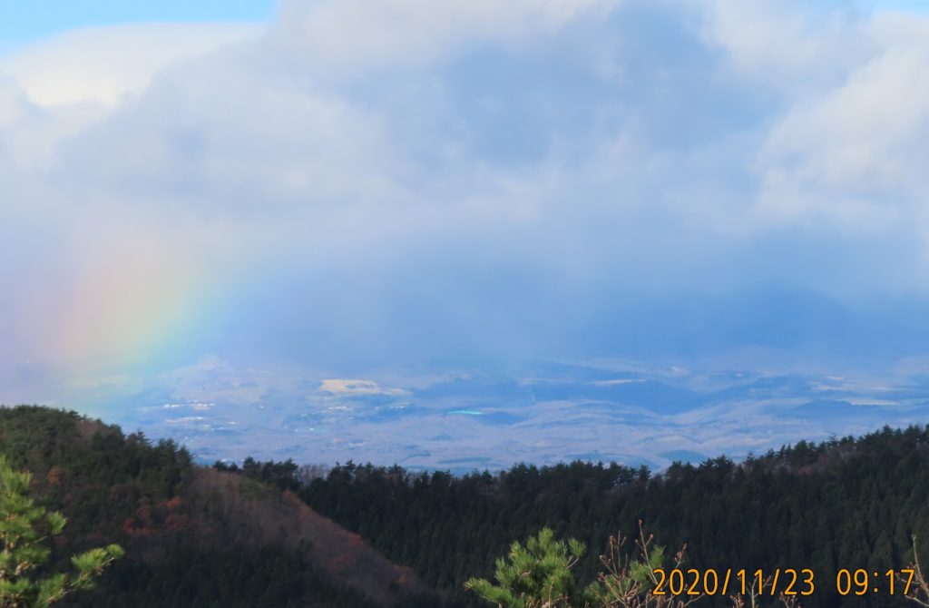 山頂の虹